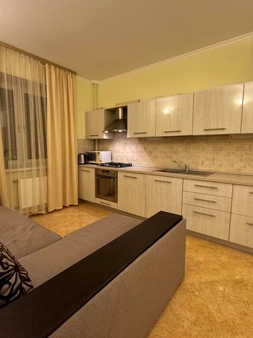 Валерія Лобановського вул., 16