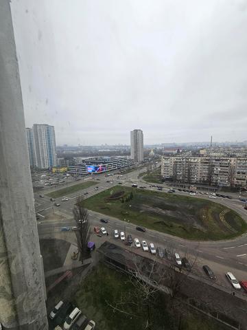 Оболонська пл. (Дружби Народів СРСР), 1