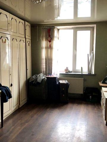 Продам частину будинку з невеличким окремим подвірям в центрі