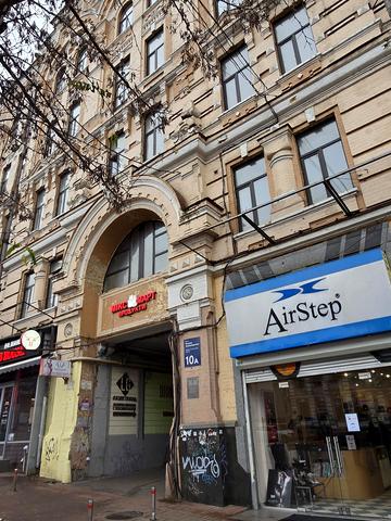 Богдана Хмельницького вул., 10