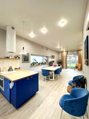 Олександра Довженка вул., 42