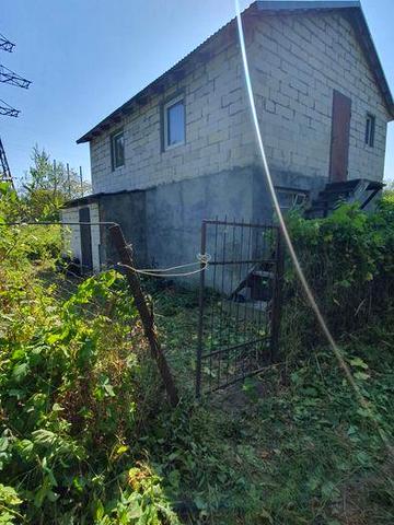 Дачна ділянка з будинком