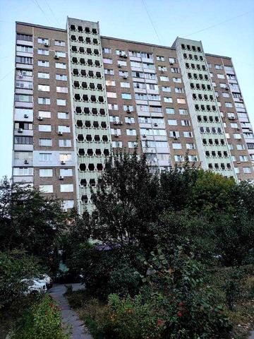 Розглядаємо держ програми. Продам трикімнатну, вул. Рональда Рейгана