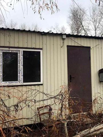 Дачний вагончик на березі р.Дніпро