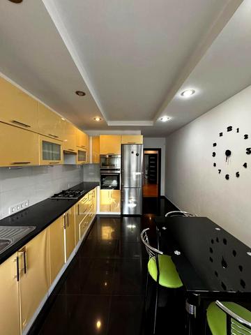 Варшавська вул., 136