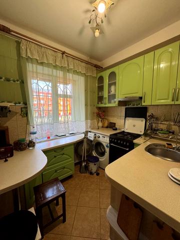 Космонавтів вул., 11в