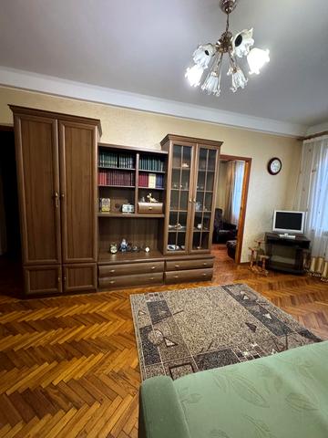 Космонавтів вул., 11в