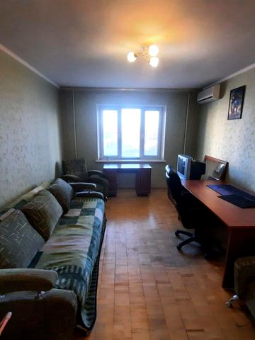 Хорольська вул., 5