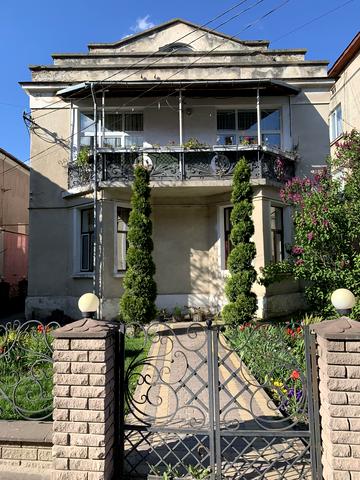 Степана Бандери вул., 14