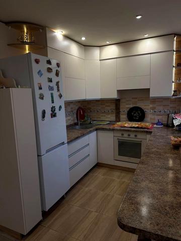 Дмитра Яворницького вул., 4