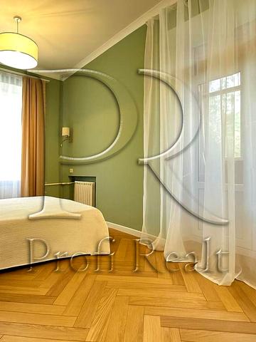 Липська вул., 15-Б