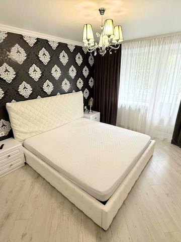 Стрітенська вул. (Комсомольська), 7