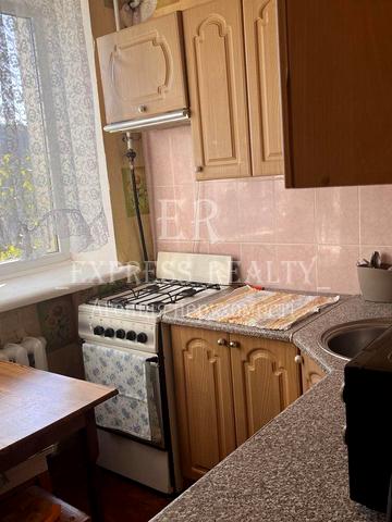 Нафтовиків вул., 5