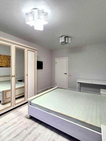 Юнацька вул., 17