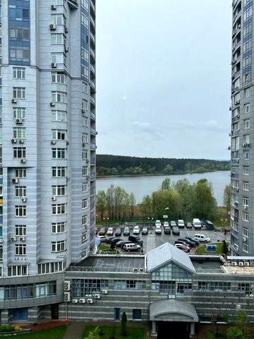 Миколи Ушакова вул., 14