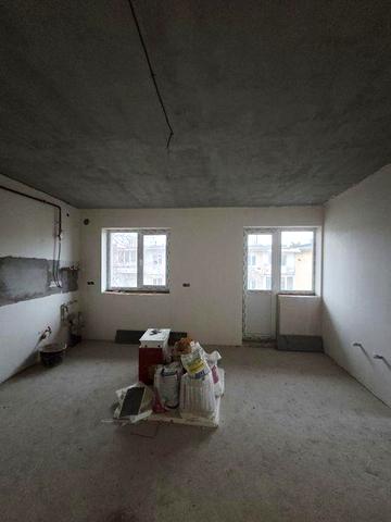 Продаж 2-кім квартири з АО в смт Новогуйвинське та ремонтом  3/3п