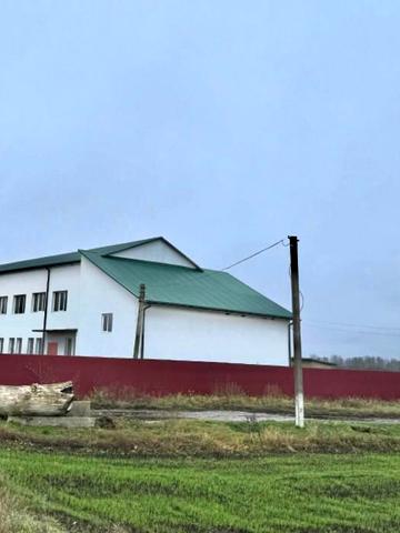 Набережна, 8