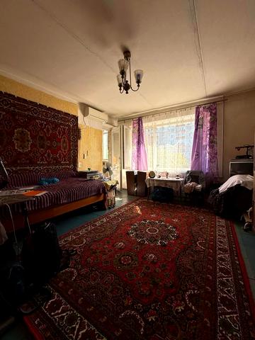 Менахем-Мендл Шнеєрсона вул. (Мініна), 11