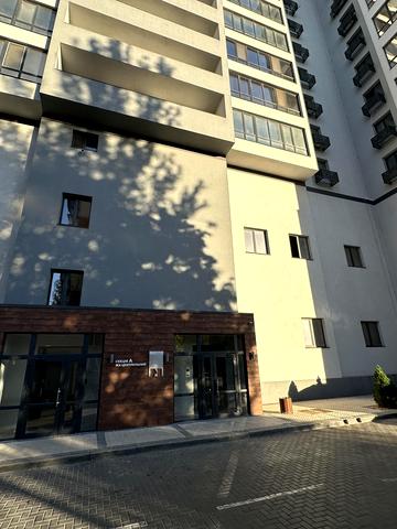 Центральний просп. (Леніна), 172