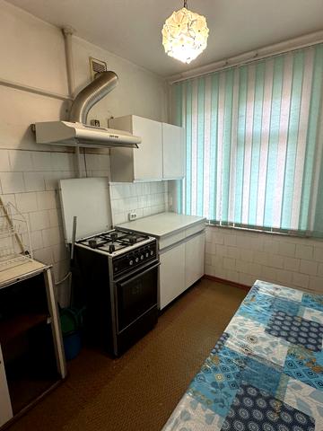 6-та Слобідська вул., 49