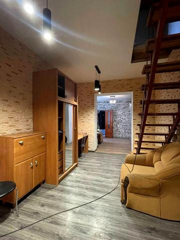 Центральна вул.