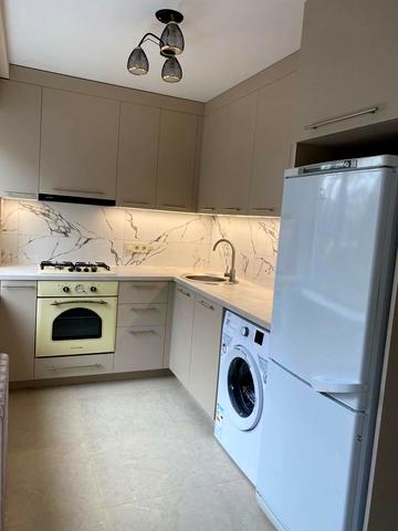 Привокзальна вул., 8