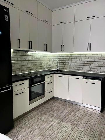 Братська вул., 12