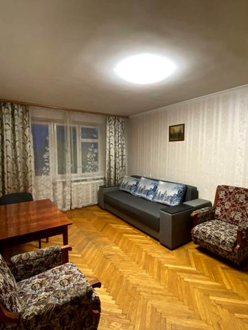 Чеська вул., 4