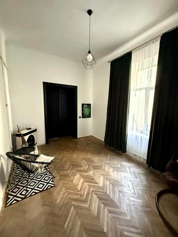 Гетьмана Петра Дорошенка вул. (Жовтнева), 56