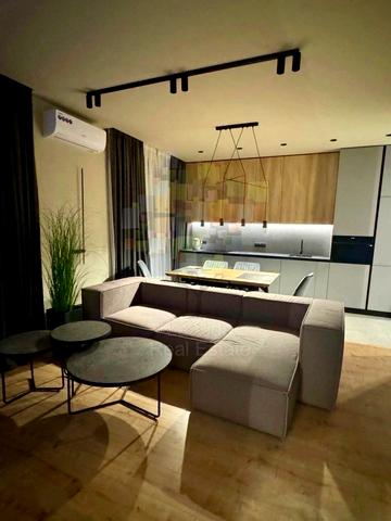 Квітневий пров., 8