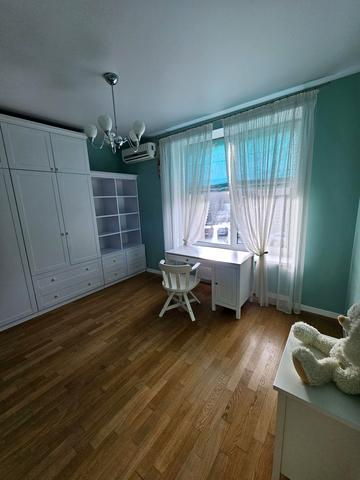 Івана Кавалерідзе вул., 9