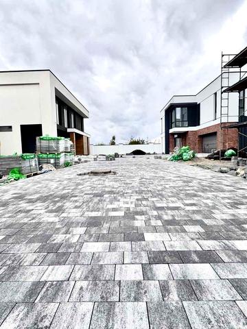 Героїв Майдану вул., 1