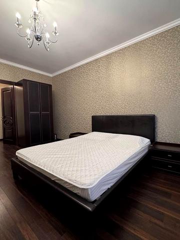 Валерія Лобановського вул., (вул. Лобановського, 22)