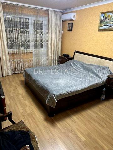 Червоної Калини просп. (Володимира Маяковського), 21-А