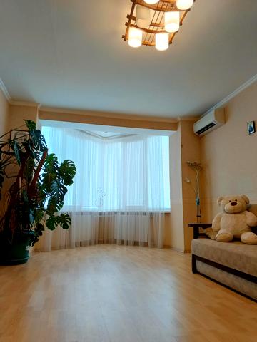 Хмельницька вул., 10