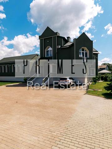 Центральна, 1