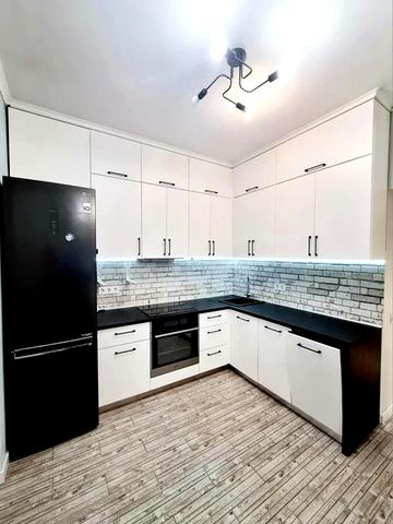 Братська вул., 12