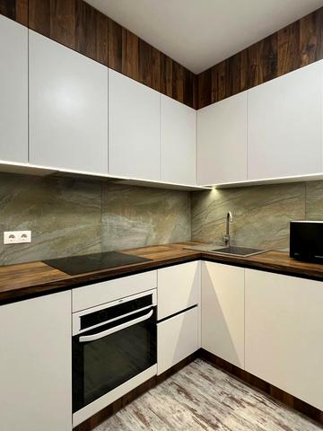 Срібнокільська вул., 4