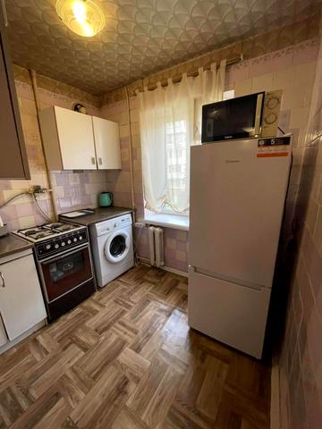 Тролейбусна вул., 21