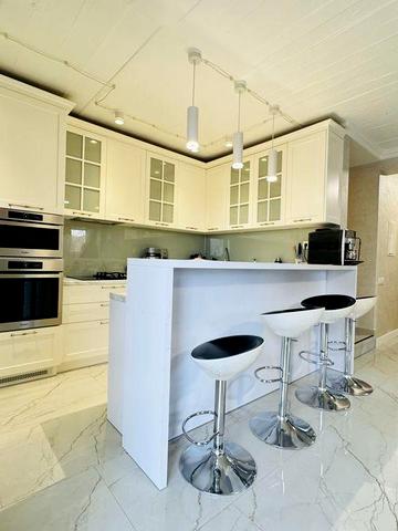 Котедж з Євроремонтом, Гаражем та задній Дворик -  Мальованка