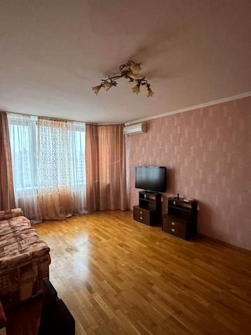 Анни Ахматової вул., 35-А