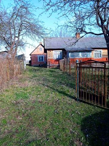 Будинок + деревяний гараж на 2 місця
