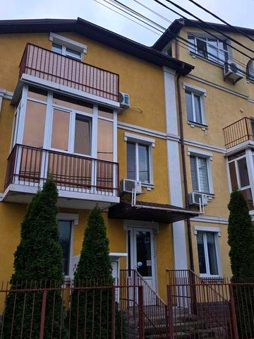 Продається велика 1к квартира  в Дарницькому р-ні м. Києва під ремонт.