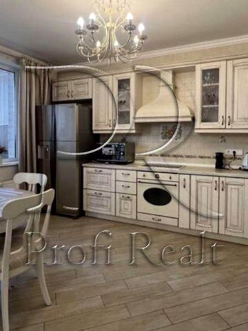 Раїси Окіпної вул., 10