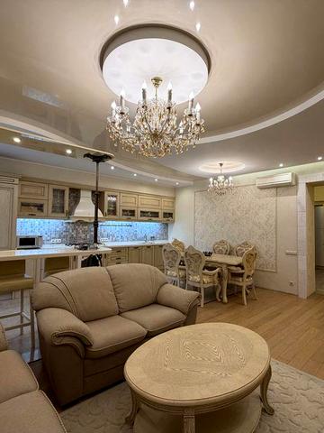 Продается шикарная сталинка на Набережной с автономным отоплением!