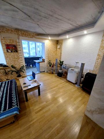 Богдана Хмельницького вул., 1-В