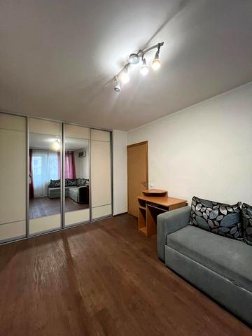 Мілютенка вул., 23