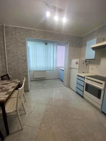 Мостицька вул., 12