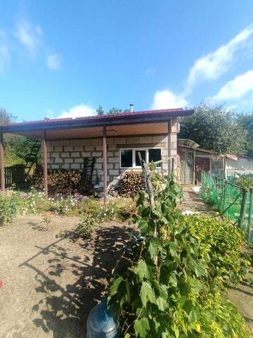2 поверхи + камін, криниця, душ, туалет, кондиціонери
