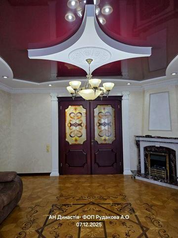 3-к. квартира  з авторським ремонтом + 2 паркомісця. Фастівська, 2Б